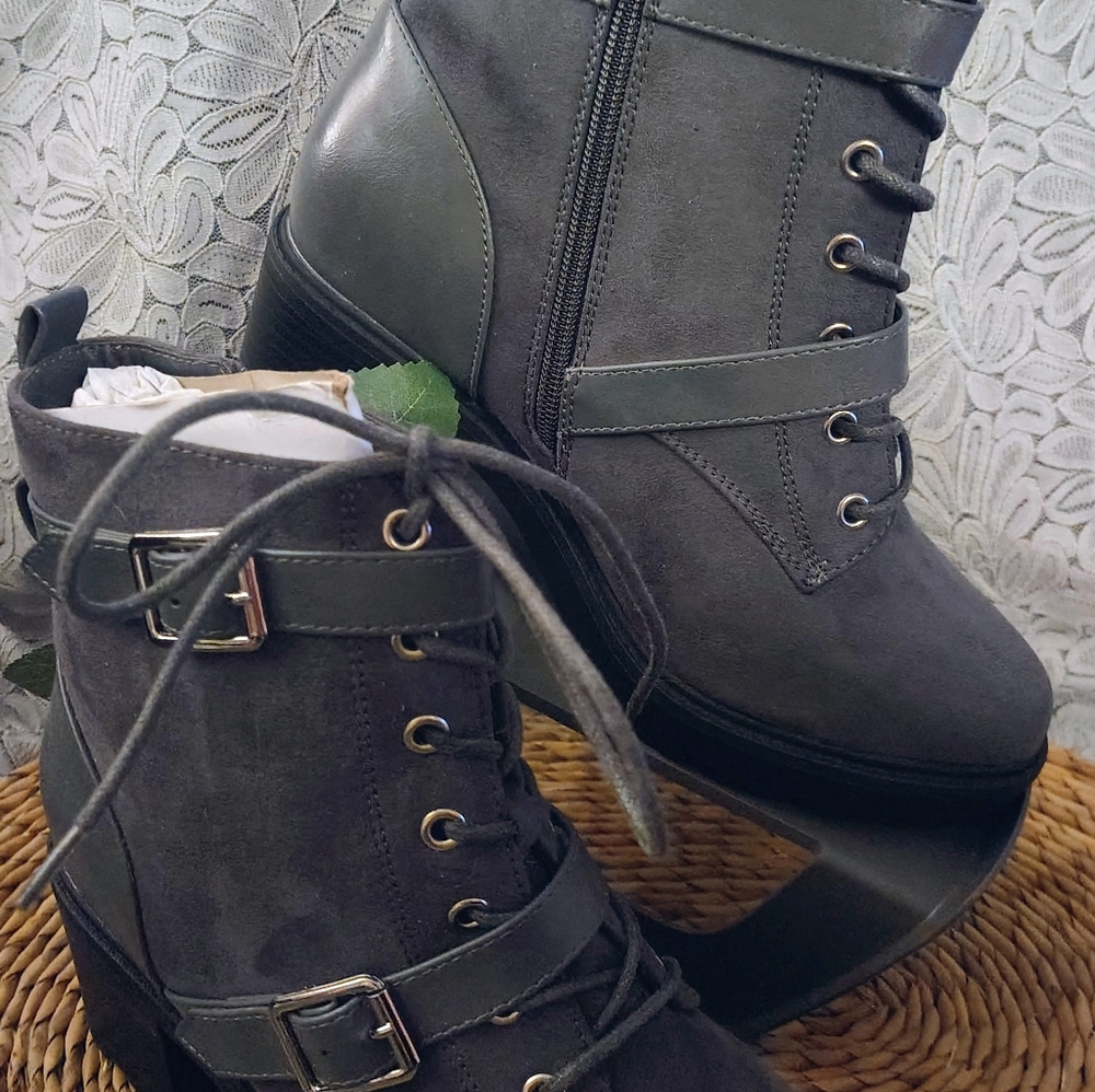 Gray Women's Ankle Boots - Picture 3 of 3